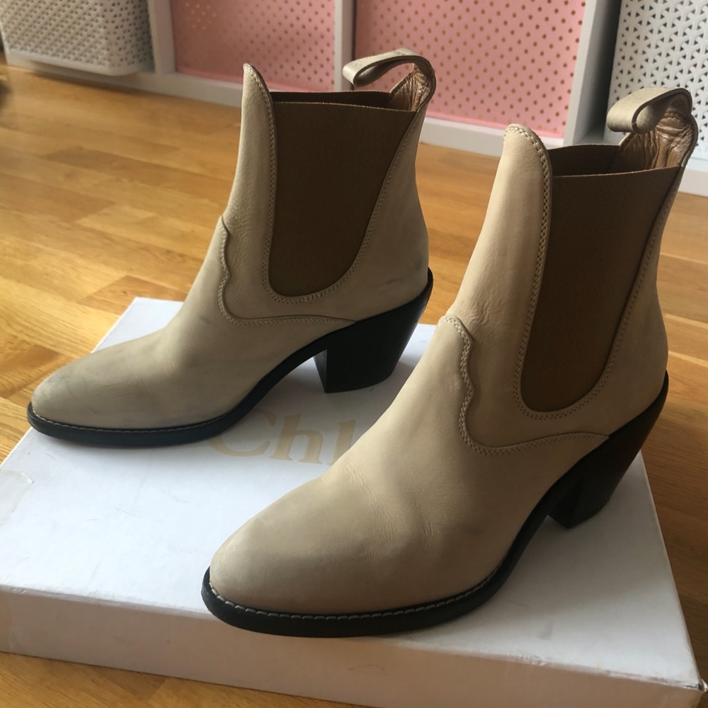 Chloé western nude Suzanna Suede ankle boots Size 7